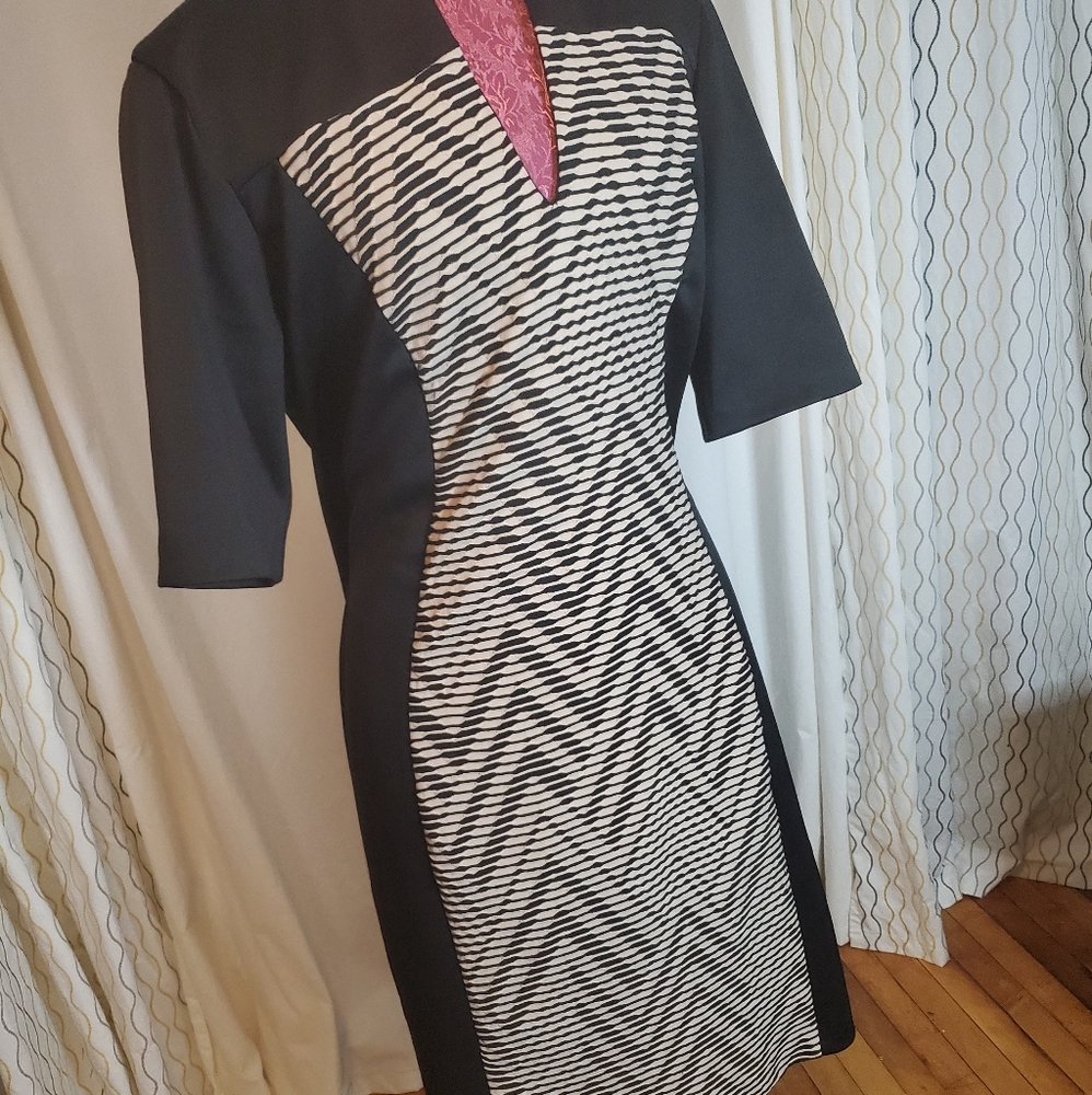 12 Connected sheath dress in black and tan